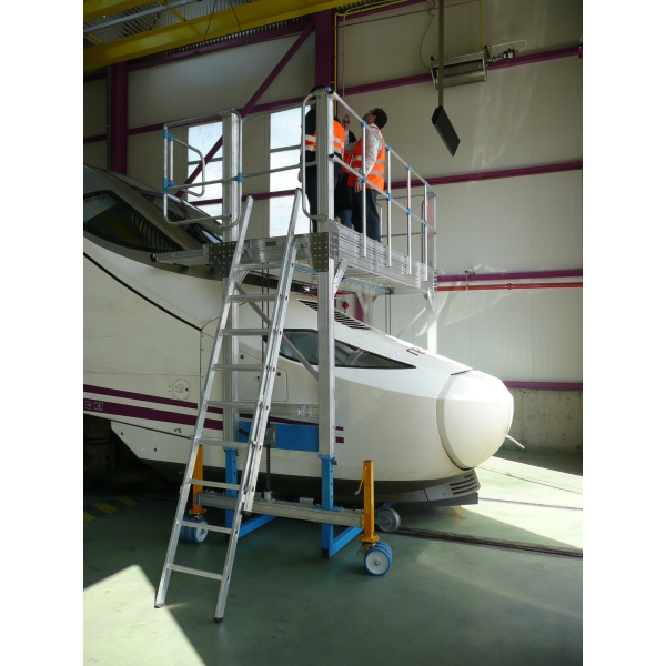 2000918 - Lift platform with extendable access ladder and special wheels for running rails