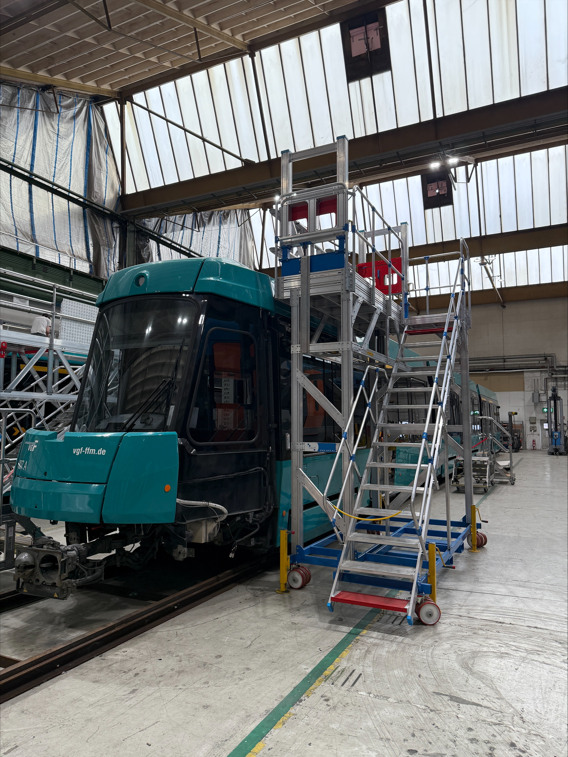 Plataforma móvil para el mantenimiento del sector ferroviario